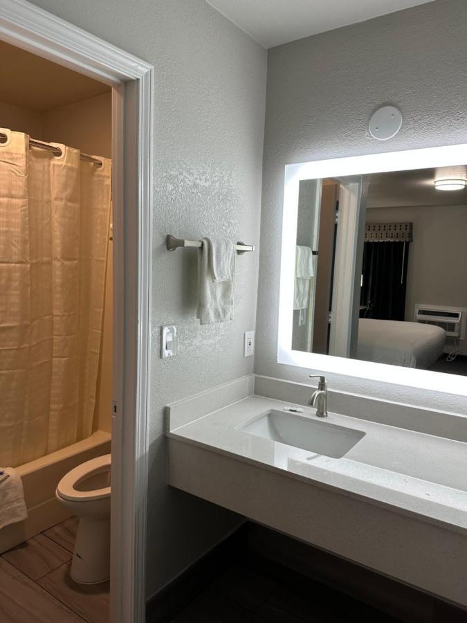 Sleepy Traveler Motel Wagoner Экстерьер фото