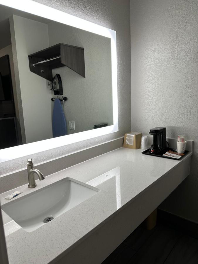 Sleepy Traveler Motel Wagoner Экстерьер фото
