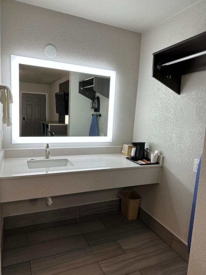 Sleepy Traveler Motel Wagoner Экстерьер фото